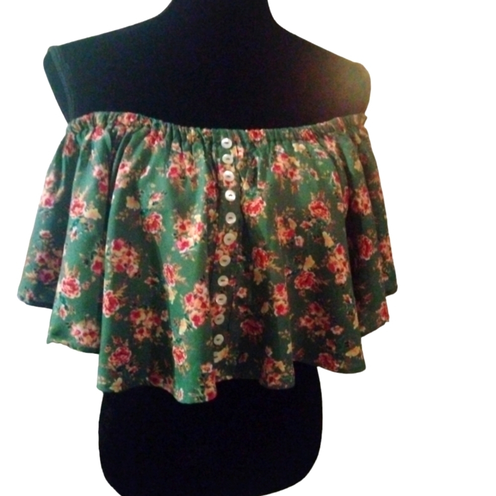 Green Floral ruffled crop top with buttons green gypsy love brand medium‎